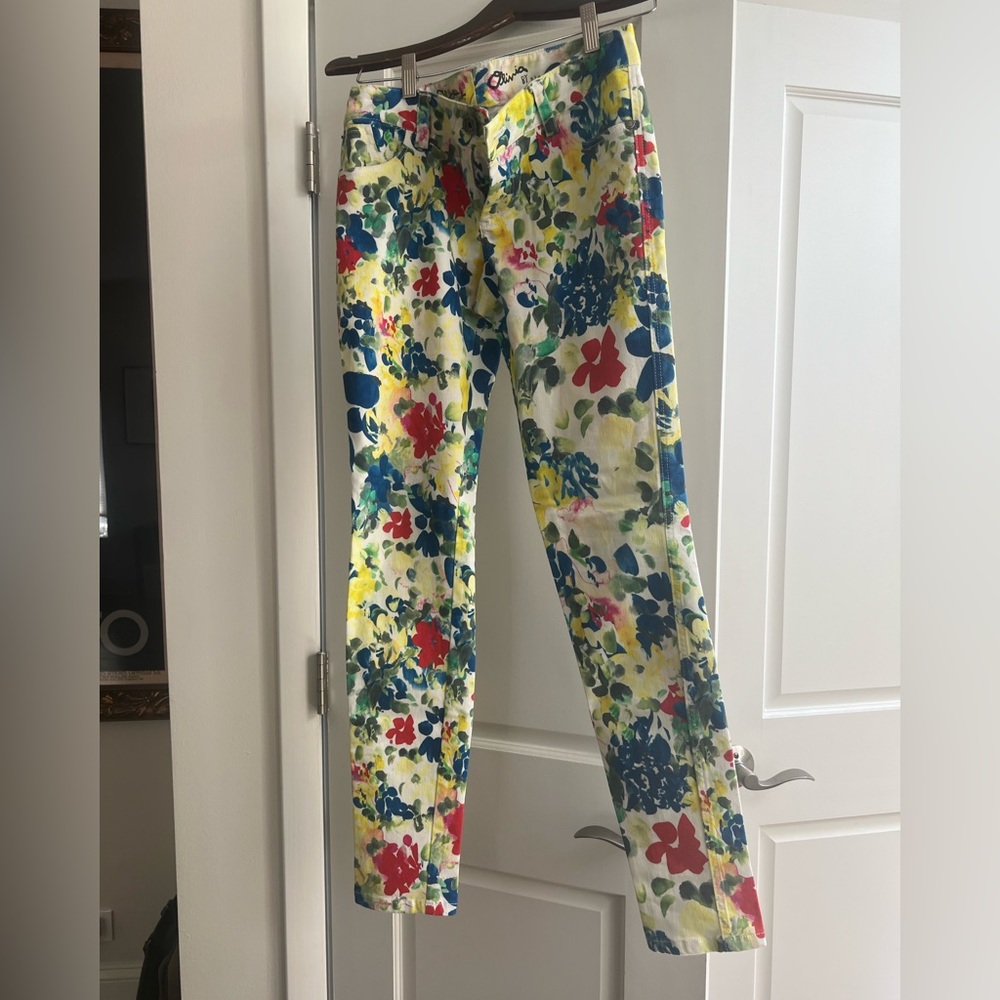 Alice and Olivia FLORAL SKINNY JEANS. Perfect condition. SIZE 28